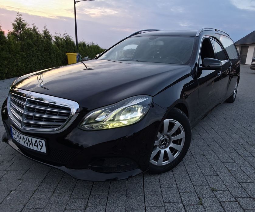 Mercedes E klasa Karawan