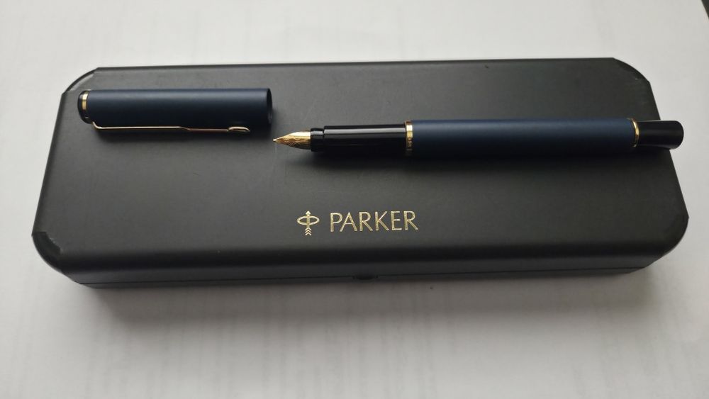 Pióro wieczne pozłacane  Parker Rialto  88  Navy Blue GT