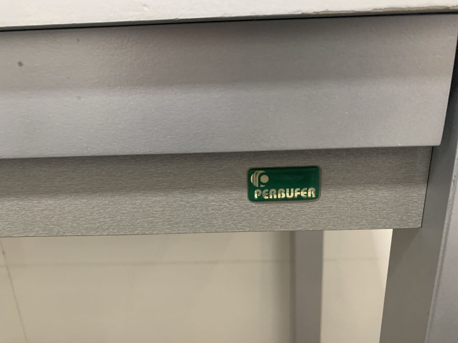 Mesa de cozinha Perbufer semi-nova