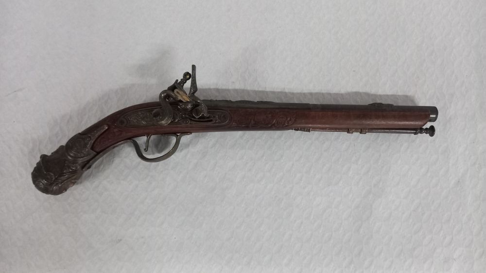 Réplica Decorativa de Pistola Antiga de Pederneira (Denix) – 45 cm