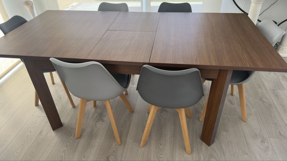 Conjunto Mesa de refeiçöes + cadeiras