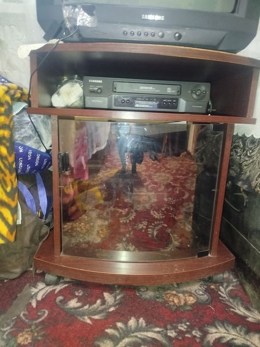 Тумба під телевізор.