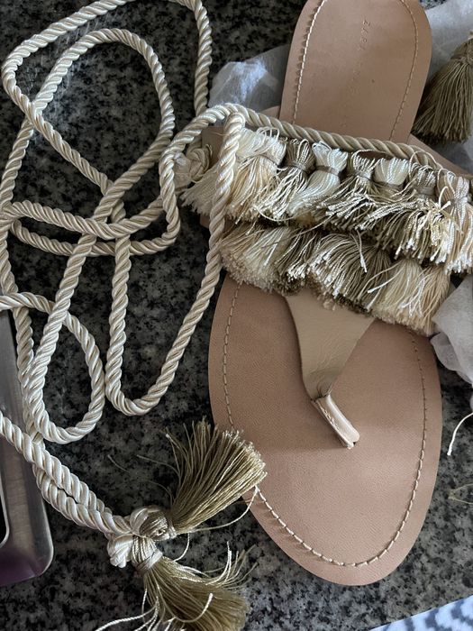 Sandalias Zara com cordao