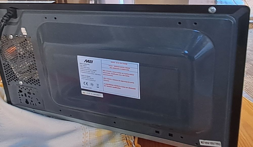 Microondas MEI (modelo MW 1828 P).