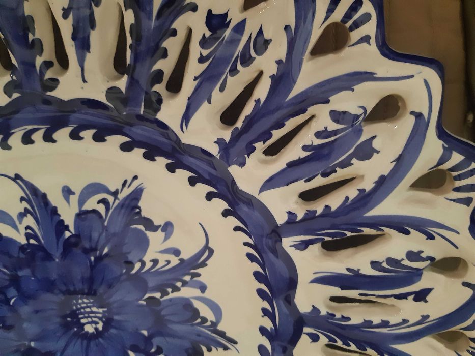 Prato decorativo porcelana Alcobaça, como novo, diâmetro 38cm