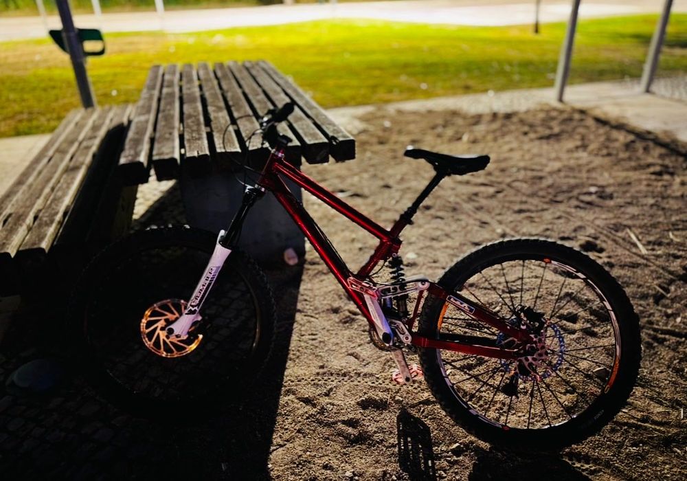 Bicicleta f22 downhill