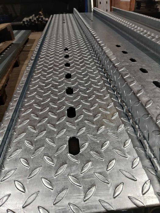 Blacha stal ocynkowana z otworami 4mm - panel do produkcji auto-lawet.