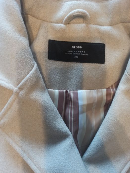 Płaszcz beżowy cropp