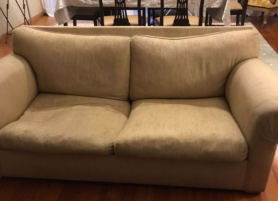 Sofá bege em bom estado