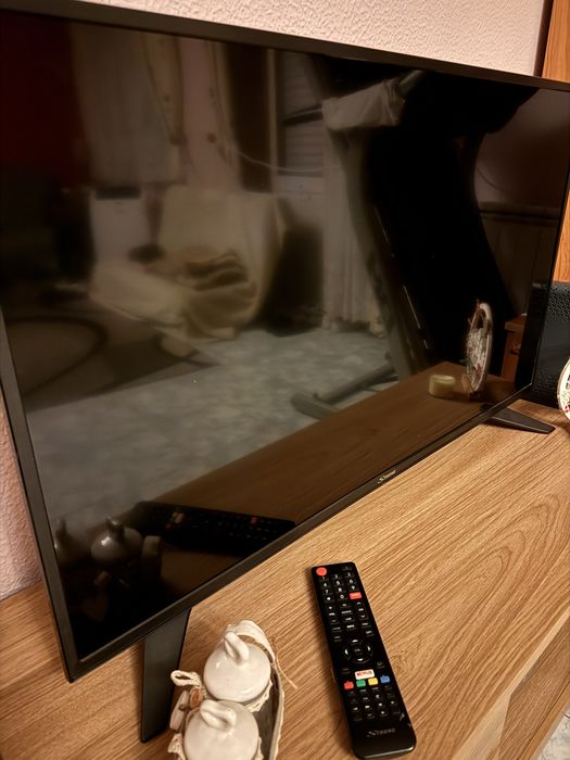 TV Strong Smart TV 40” Full HD – Excelente Estado