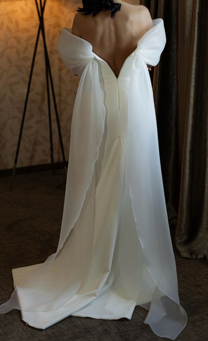 Продам весільну сукню