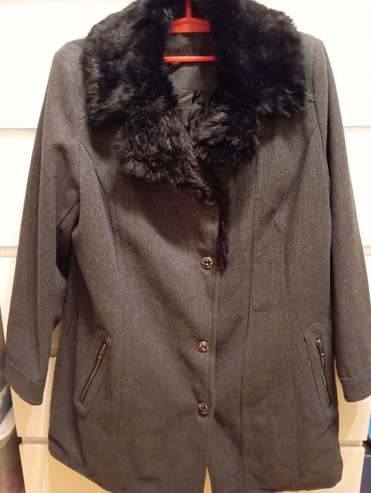 Płaszczyk z kołnierzem