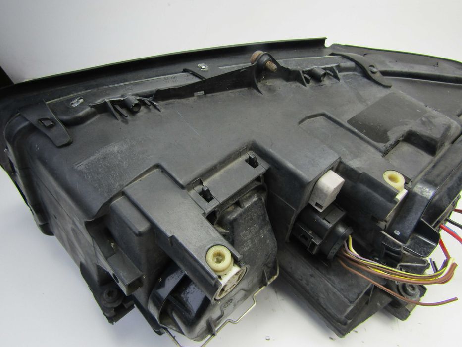 Audi A4 B6 lampa lampy przód przednie xenon prawa lewa komplet