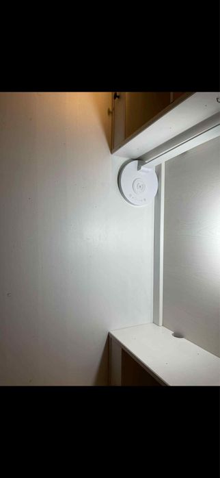 Na sprzedaż białe biurko z nadstawką .