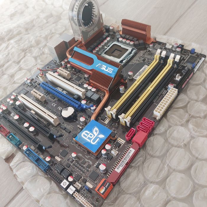 Asus P5Q Deluxe motherboard