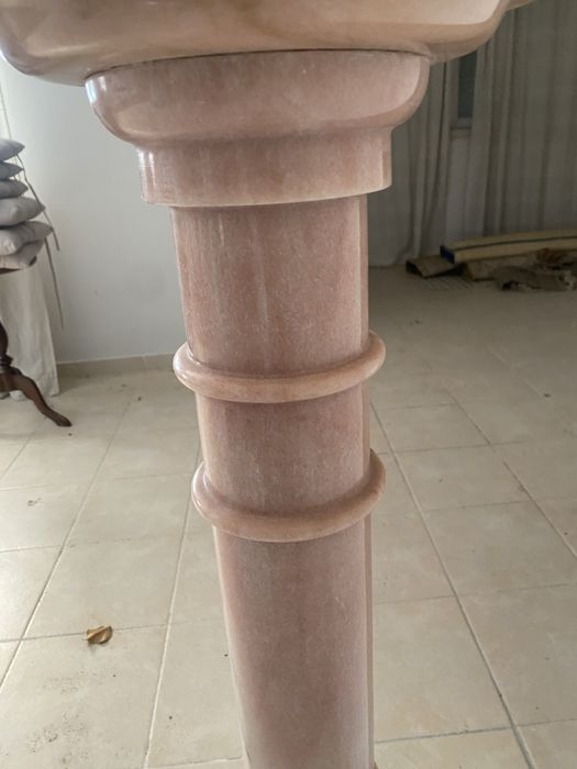 Coluna em Mármore Rosa
