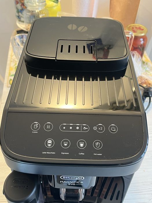 Кавоварка Delonghi Magnifica Evo