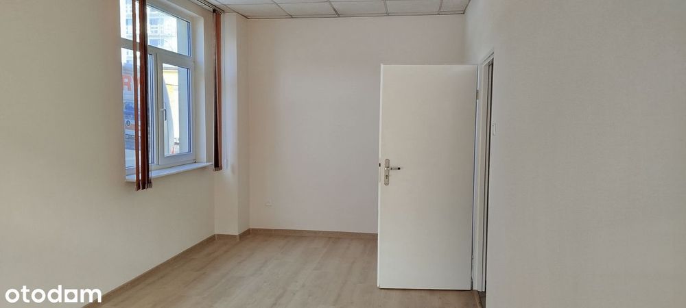 Lokal usługowy na parterze z parkingiem