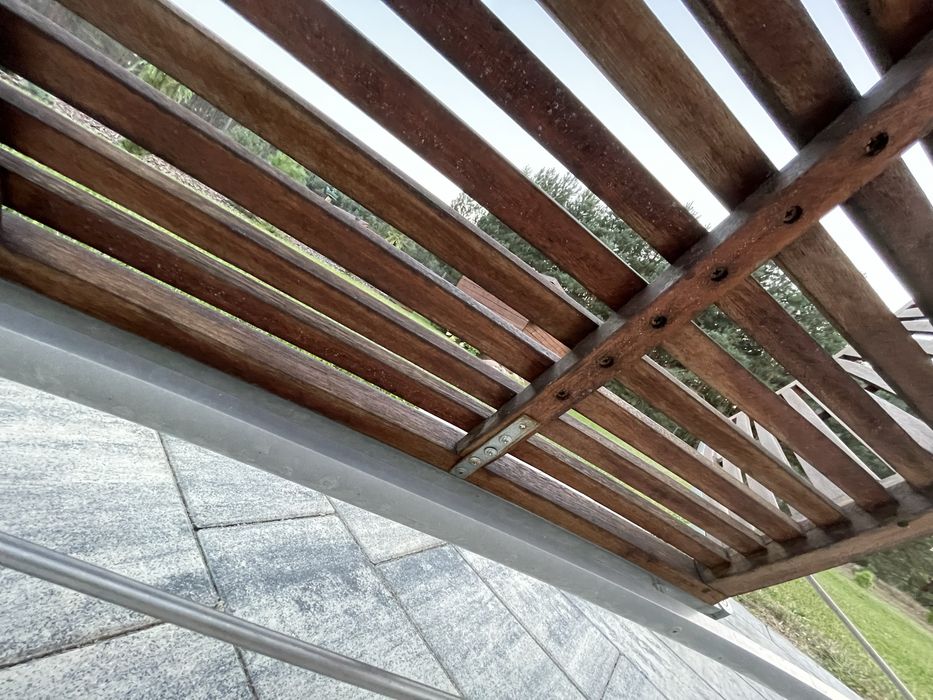 Leżak ogrodowy z drewna egzotycznego i aluminium leżanka ogrodowa