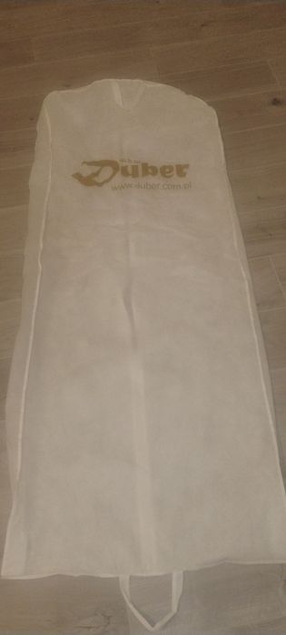 Suknia ślubna z dodatkami kupiona w salonie Duber.