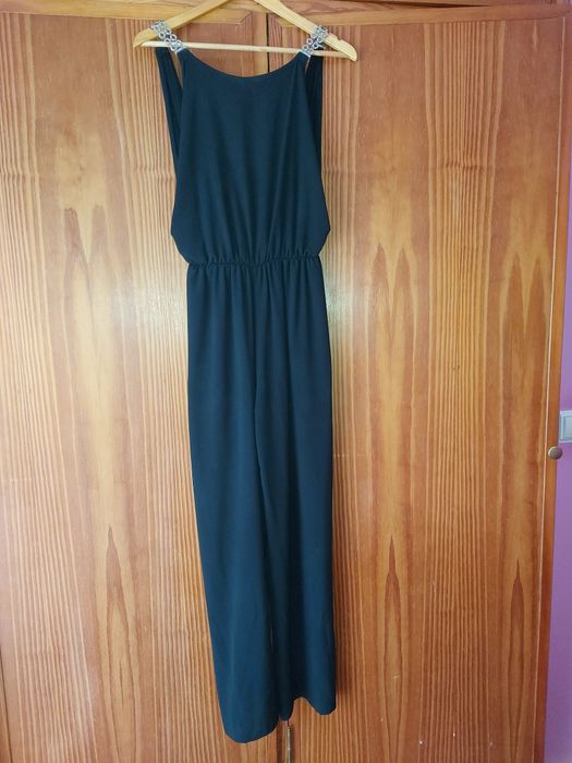 Macacão preto decote