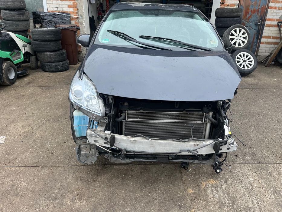 Toyota Prius 2010 1.8 hybryda kolor 8v1 na części
