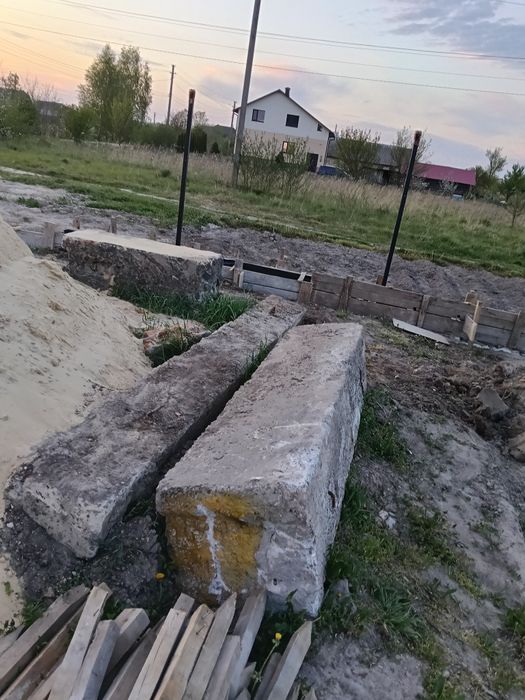 Продам бетонні фундаментні блоки