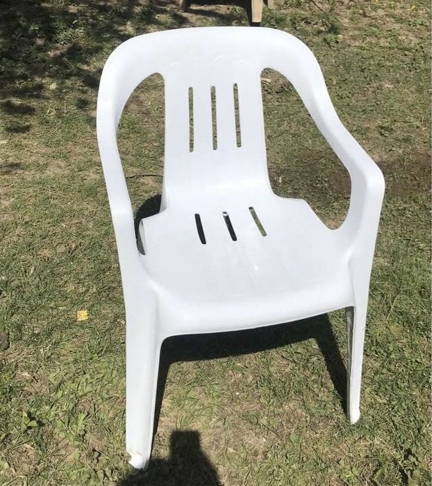 Пластикові стільці
