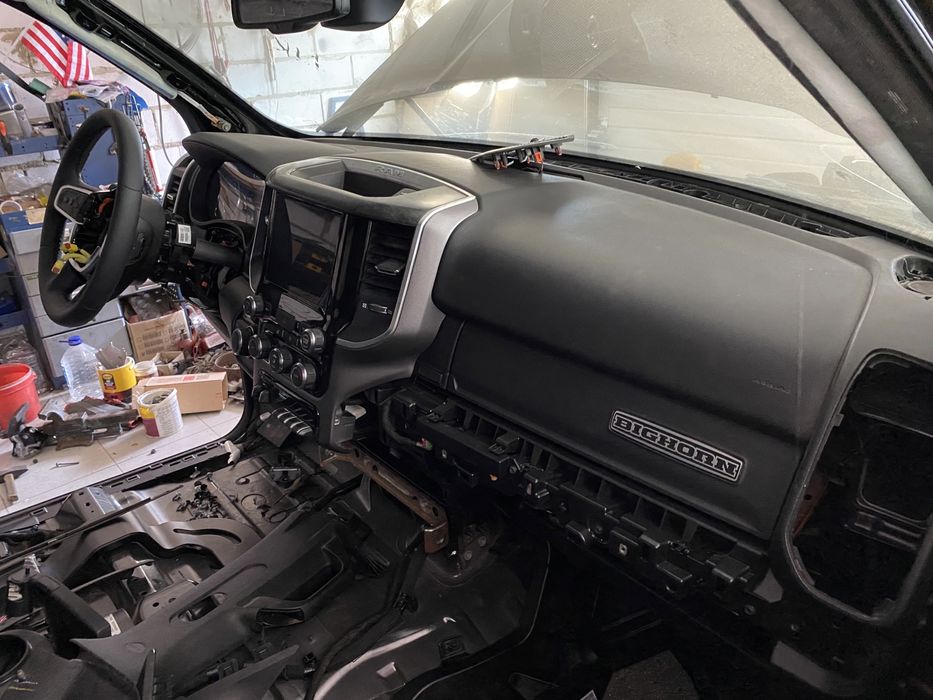 Торпедо, панель салона с подушкой безопасности Dodge Ram 1500 2019
