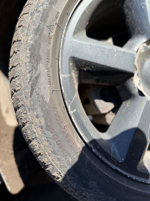 Гума Bridgestone 255/50 R20