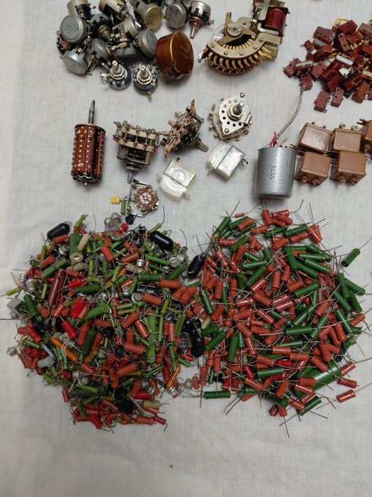 Радіодеталі  різні по фотографіях. Ціна договірна.