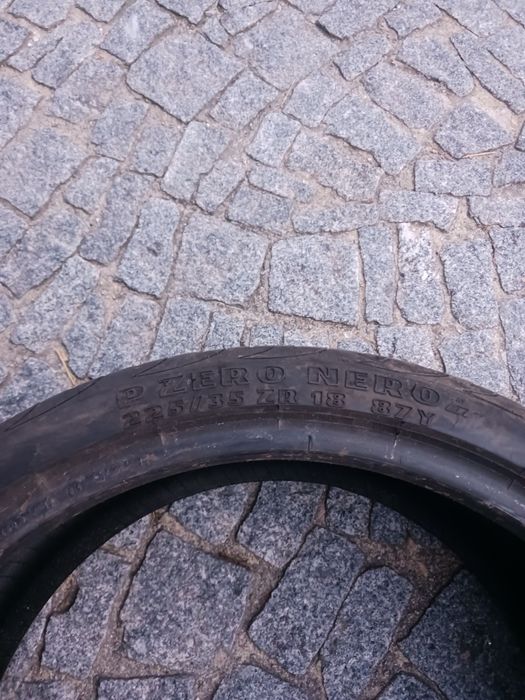 Vendo pneus semi-novos 225/35/18 Pirelli