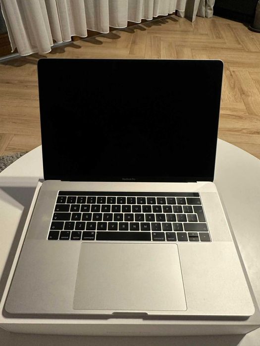 MacBook Pro 15” (2018) – Model A1990