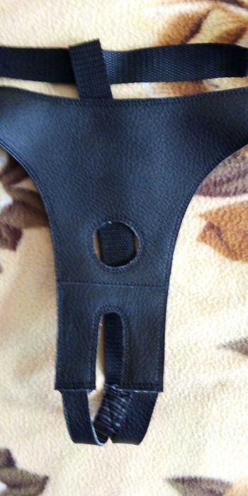 Разноцветные трусики/стринги кожзам на поясе и застёжках