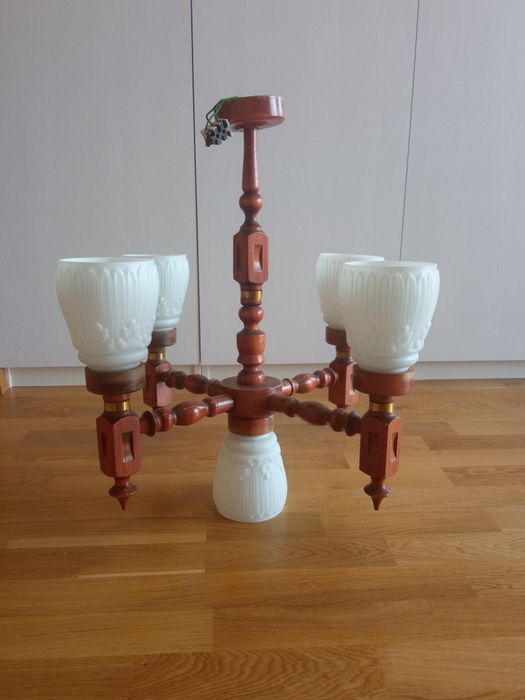 Lampa z pięknymi kloszami
