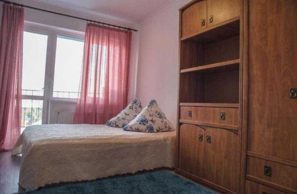 Продається чотирикімнатна квартира по вулиці Скісна Франківський р-н