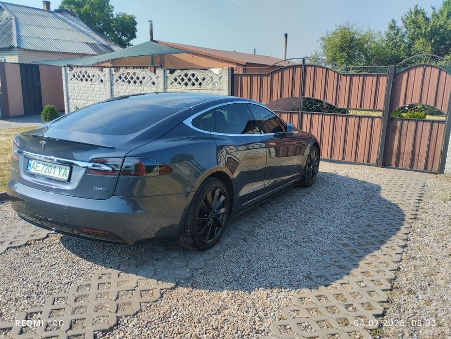 Тесла модел s 18 год . 100D