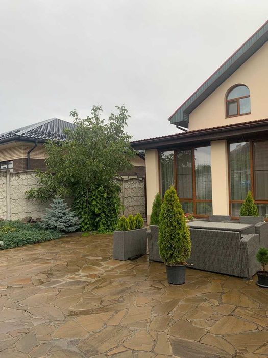 Продам семейный дом с баней и участком 15 соток  Павленки Новые дома