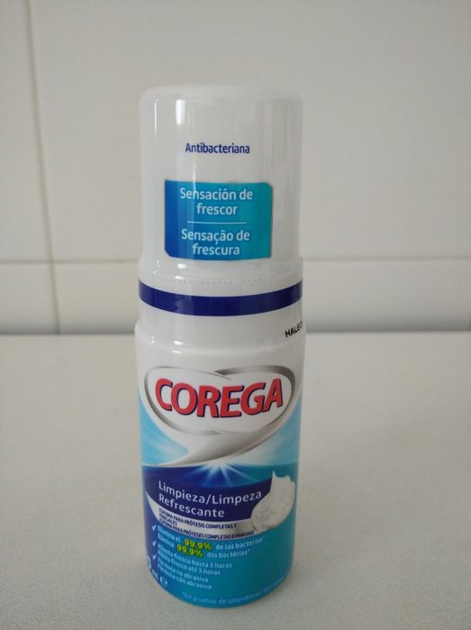Espuma refrescante para próteses dentárias da Corega