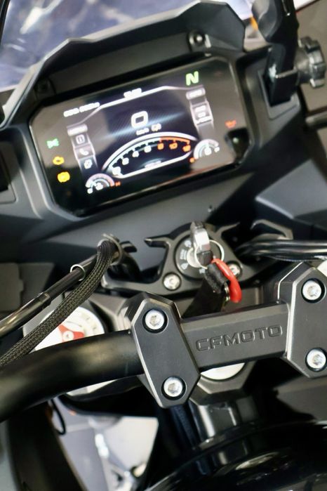 Cf moto mt700 ( apenas 990 kms)