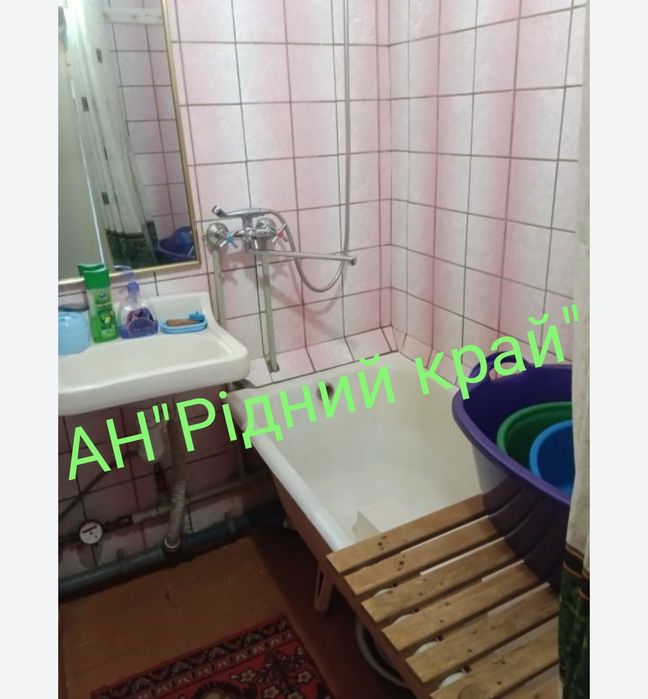 Здається кімната для дівчини на Подолі на 3поверсі