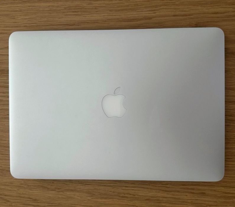 MacBook Air 13" Sequoia