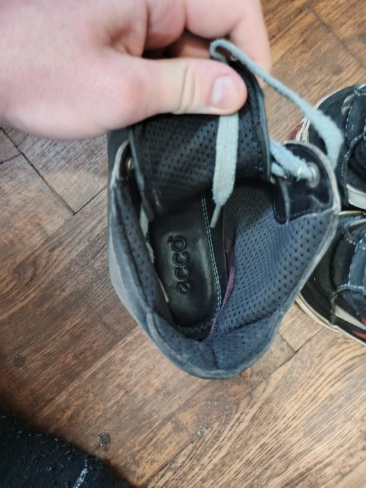 Продам осінні ботинки ECCO