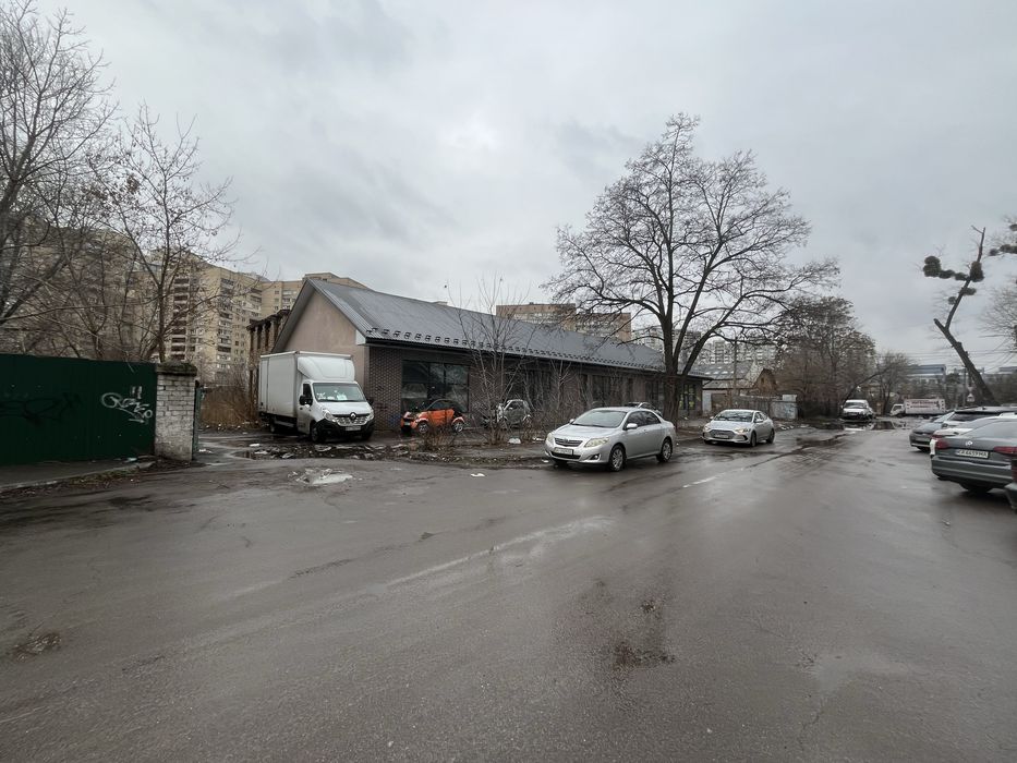 Продаж комплексу нежитлових приміщень 1709м2