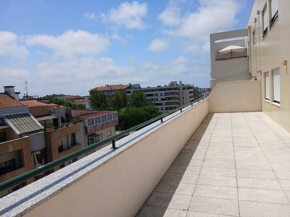 Aluga-se apartamento T2