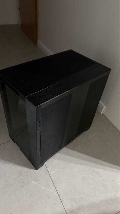 Komputer Ryzen 7 9800x3d Msi Rtx 5070 ti 16gb Gigabyte x870 32 gb ram