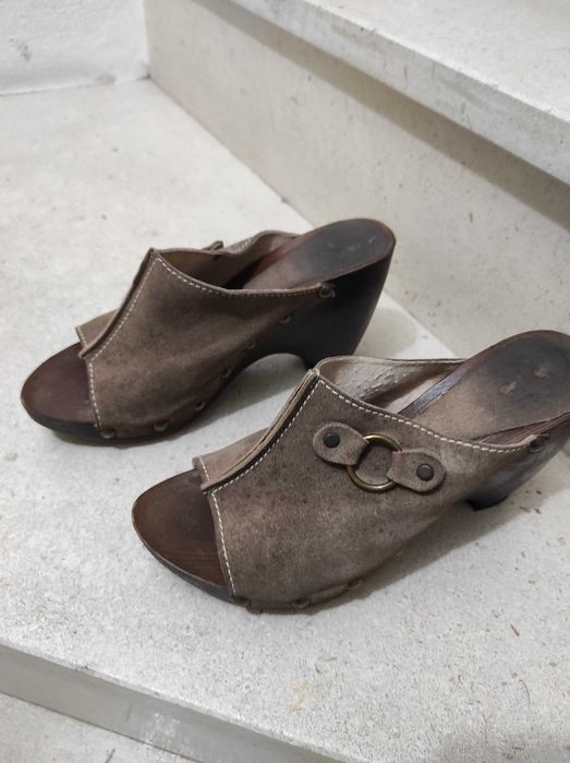 Socas em pele castanha