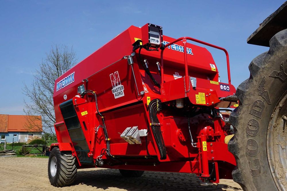 Poziomy paszowóz, wóz paszowy INTERMIX R10 Premium