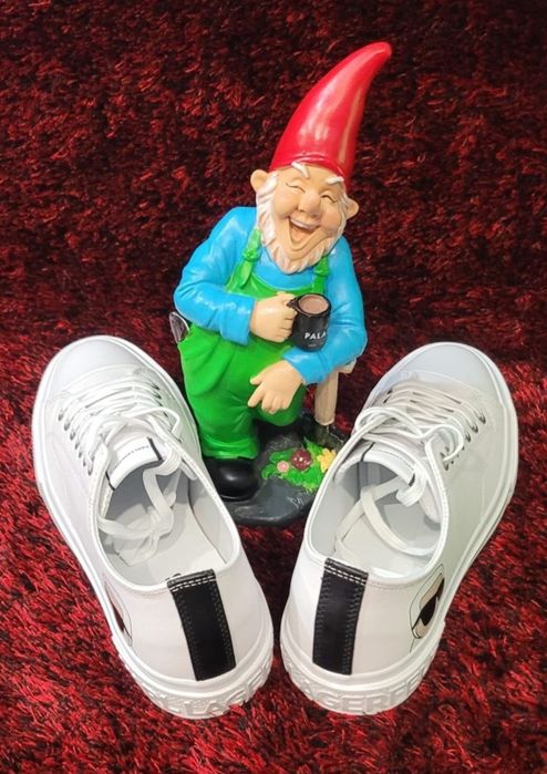 Sapatilhas KARL LAGERFELD. couro. Tamanho 40. 200€