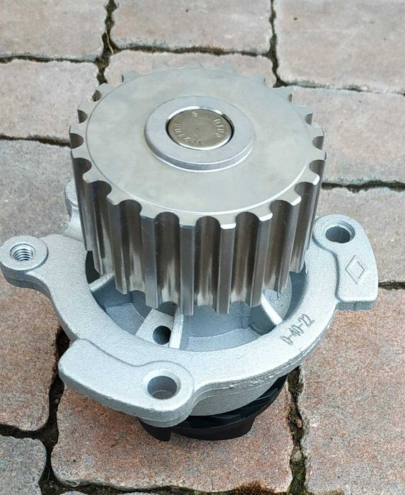 Помпа • Насос водяной •  Приора ВАЗ 21126 •  Dolz.